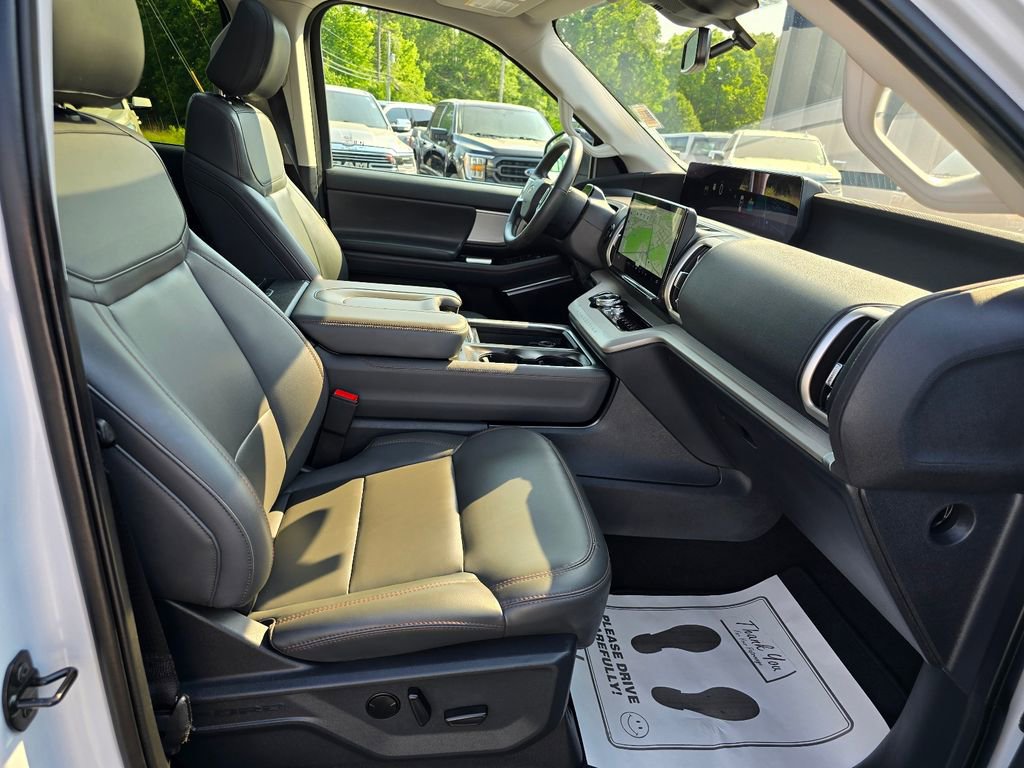 Used 2025 Ford Expedition Active AWD/4WD image 14