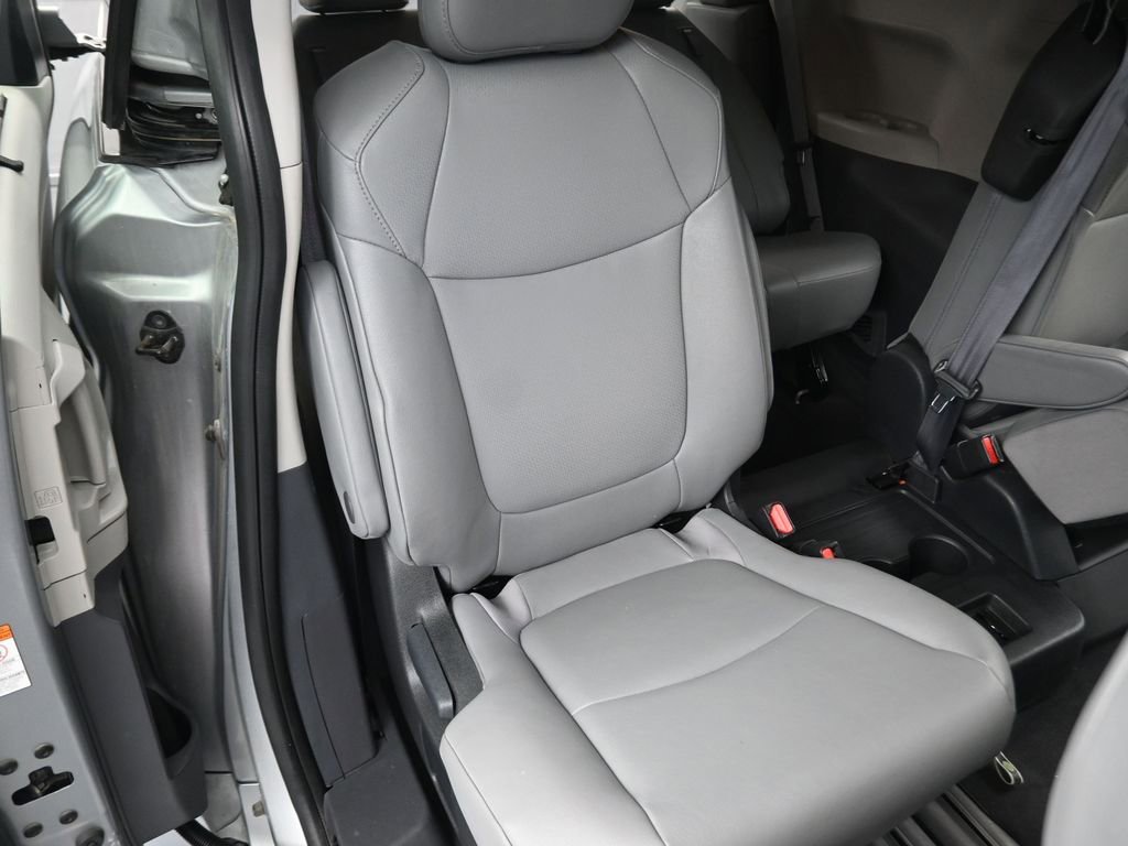 Used 2024 Toyota Sienna XLE image 14