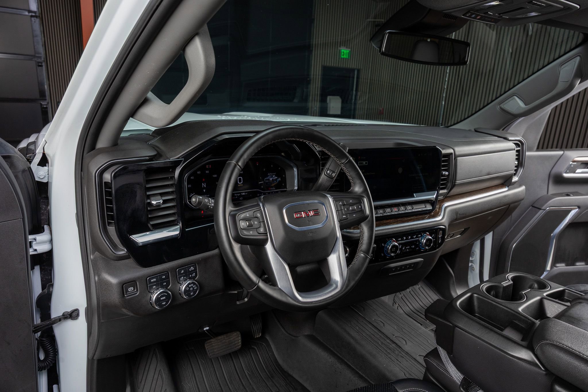Used 2024 GMC Sierra 3500 SLE w/ SLE Value Package image 16