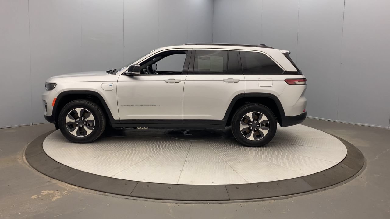 Used 2024 Jeep Grand Cherokee Limited 4xe AWD/4WD image 2