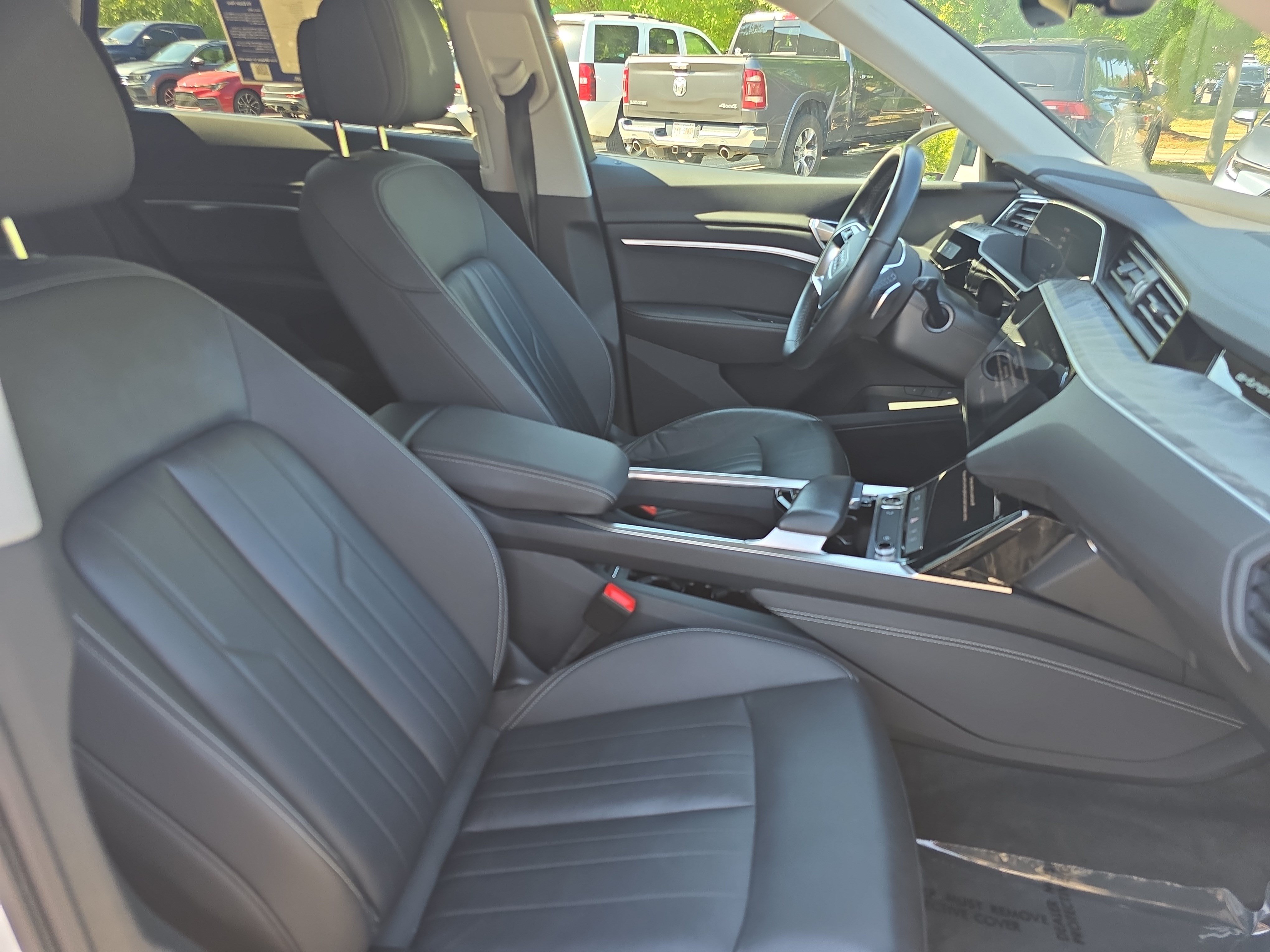 Used 2021 Audi e-tron Premium w/ Towing Package AWD/4WD image 10