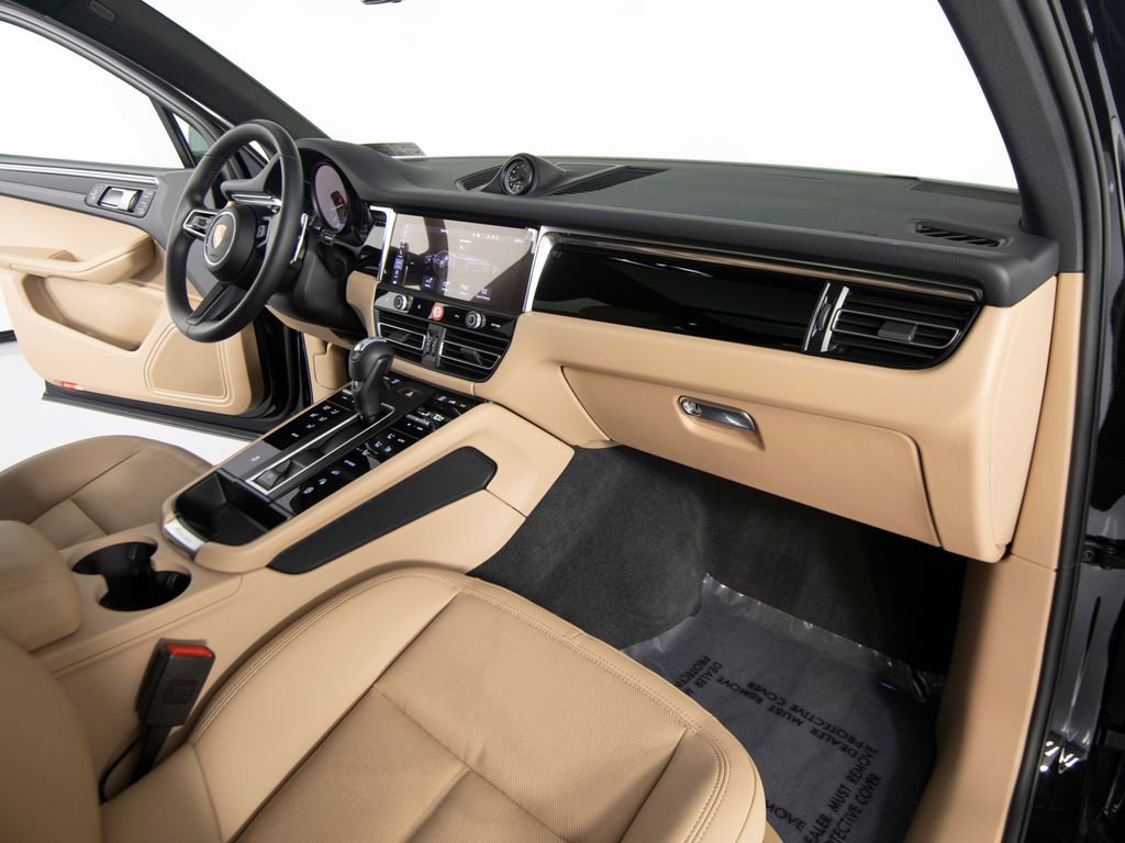 Certified 2025 Porsche Macan image 29