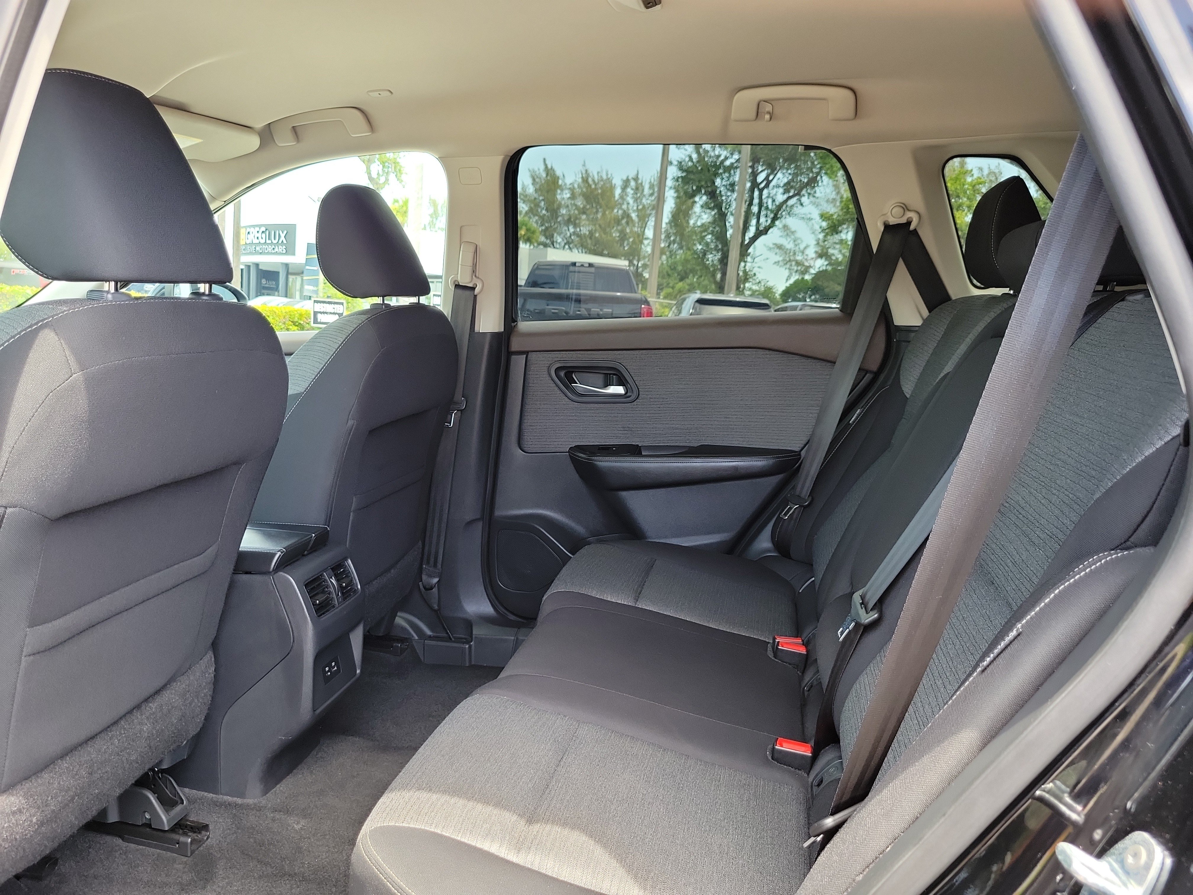 Used 2022 Nissan Rogue SV FWD image 13