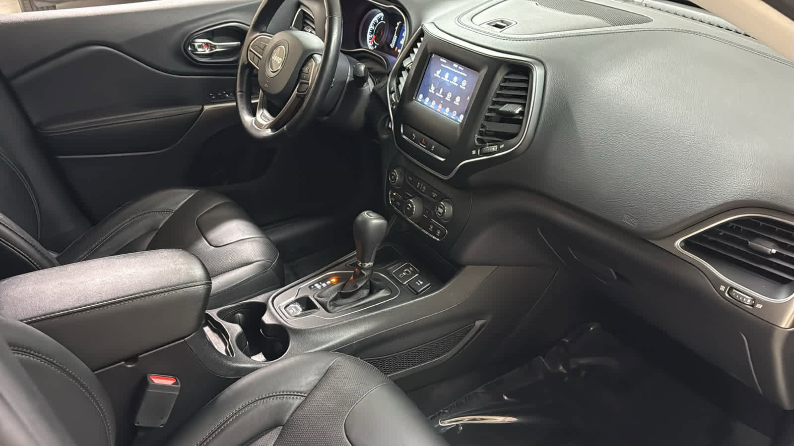 Used 2021 Jeep Cherokee Latitude Lux FWD image 33