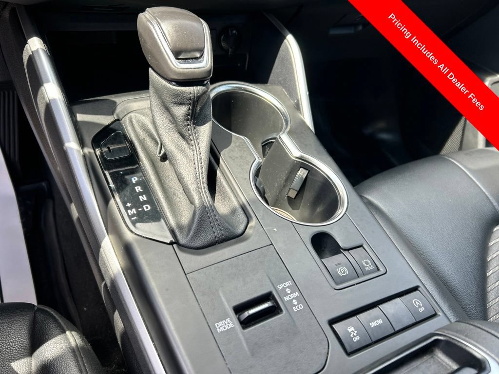 Used 2022 Toyota Highlander XSE FWD image 12