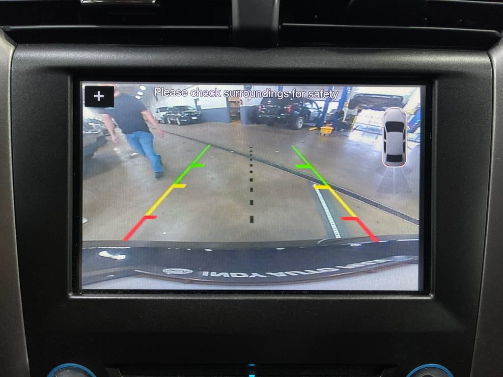 Used 2017 Ford Fusion SE w/ Fusion SE Technology Package image 10