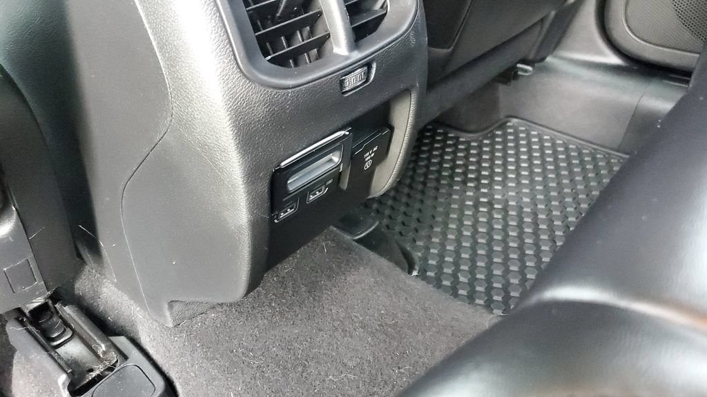 Used 2019 Jeep Cherokee Trailhawk w/ Cold Weather Group AWD/4WD image 23