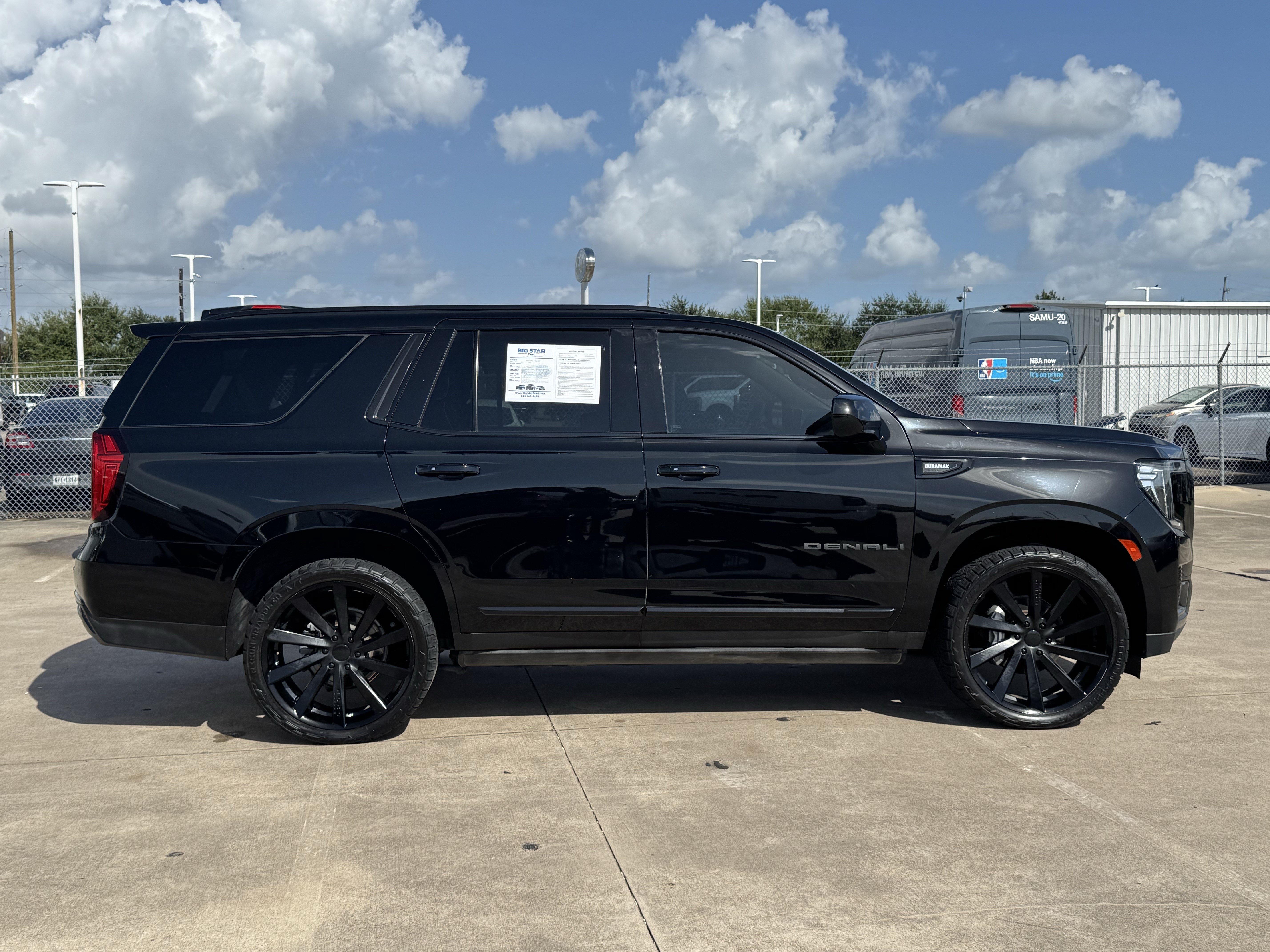 Used 2022 GMC Yukon SLT AWD/4WD image 3