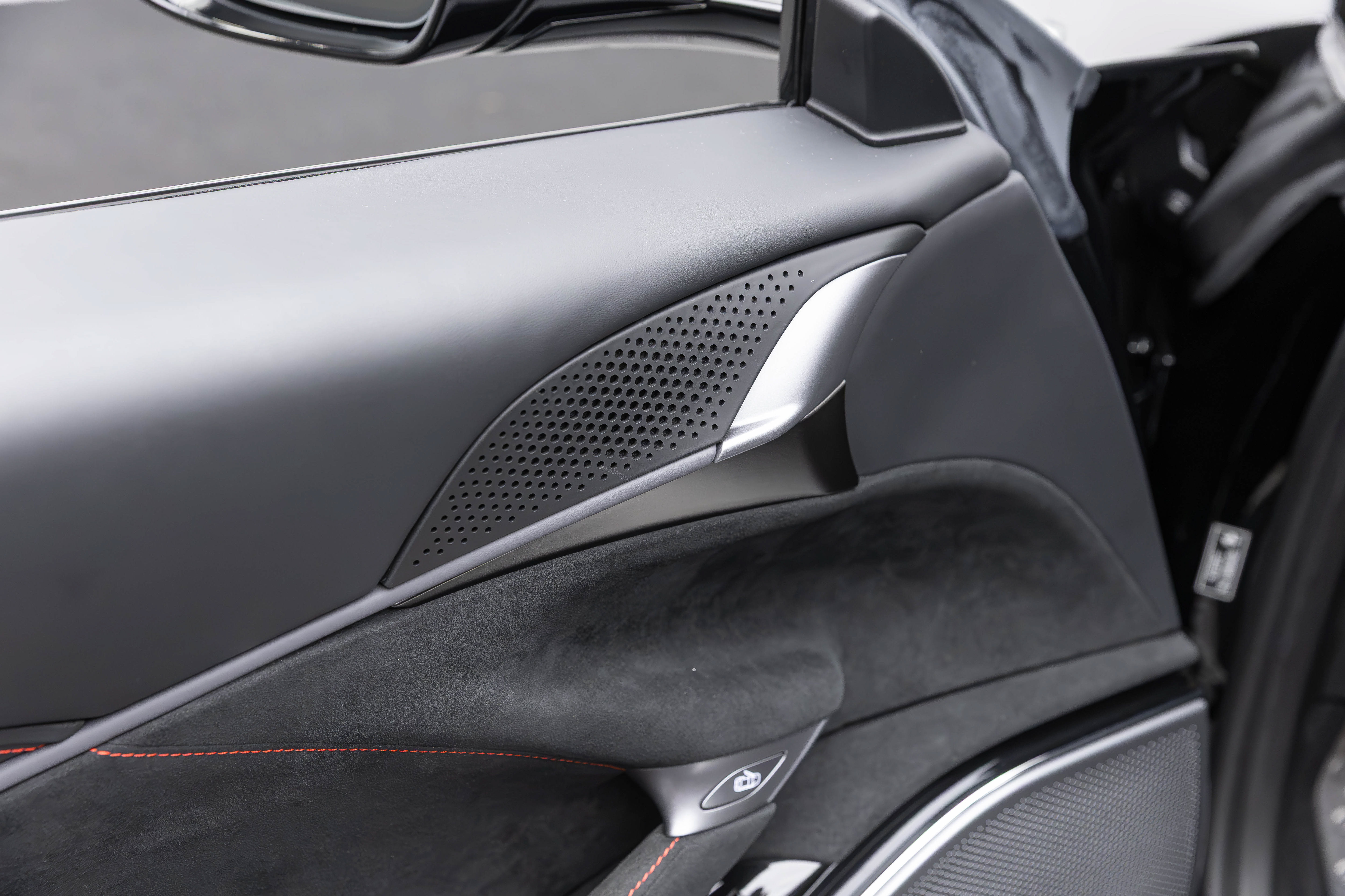 Certified 2025 Ferrari Roma Spider RWD image 13