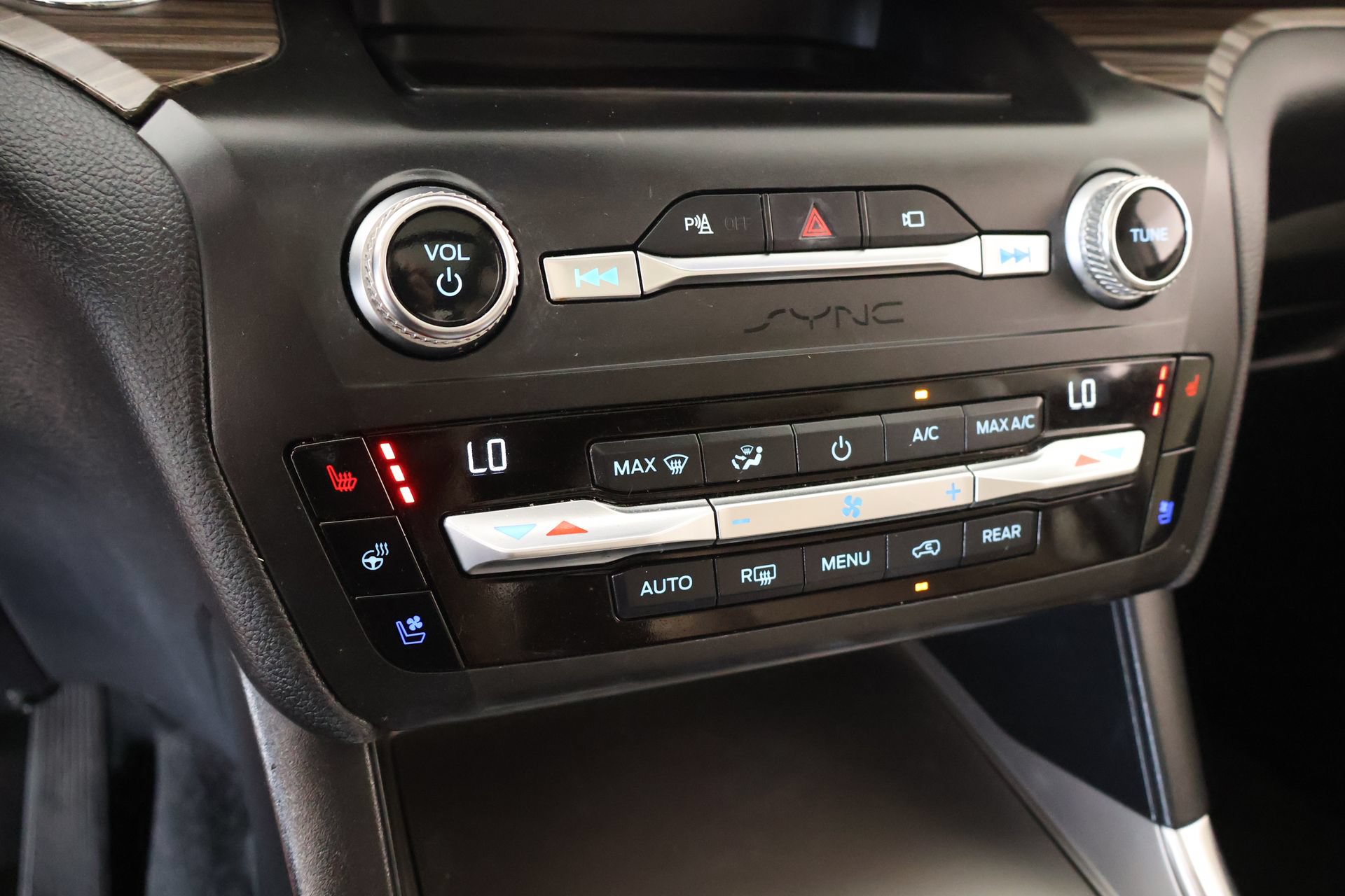 Used 2020 Ford Explorer Limited RWD image 8