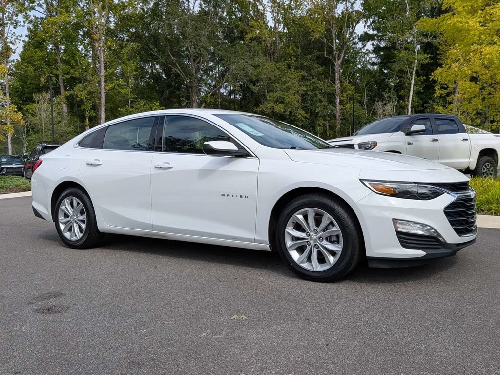Used 2025 Chevrolet Malibu LT FWD image 1