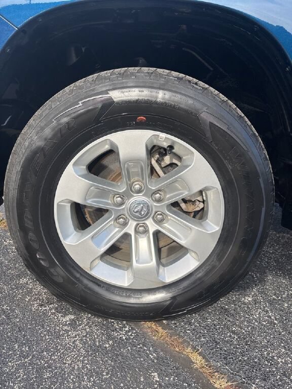 Used 2024 RAM 1500 Laramie AWD/4WD image 5