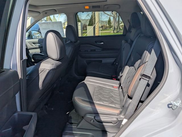 New 2026 Nissan Pathfinder Platinum image 10