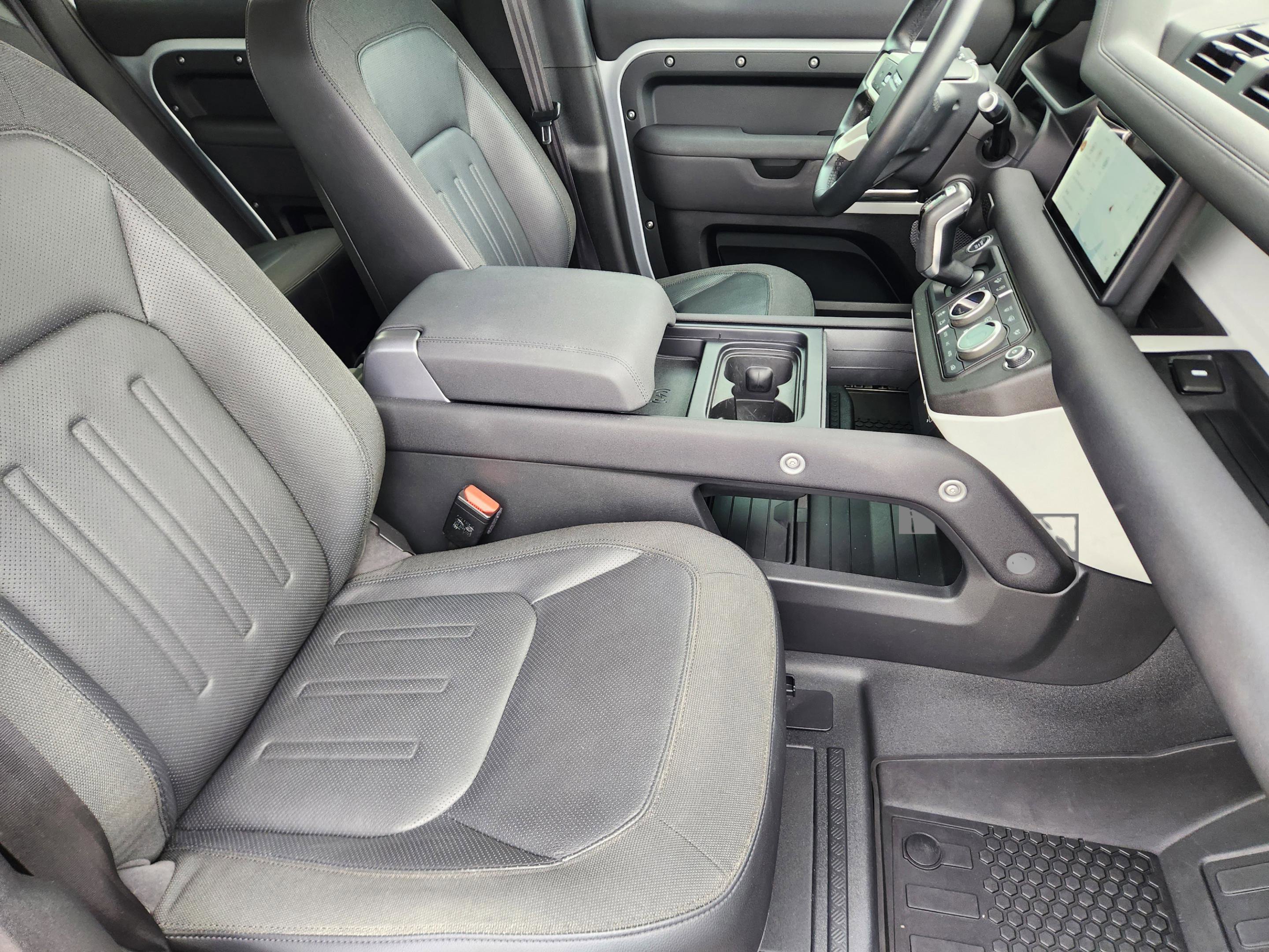 Used 2020 Land Rover Defender 110 First Edition AWD/4WD image 13