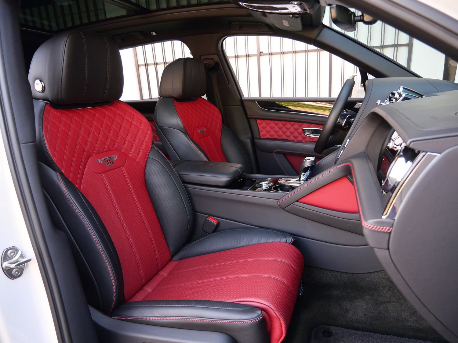 Used 2022 Bentley Bentayga image 24