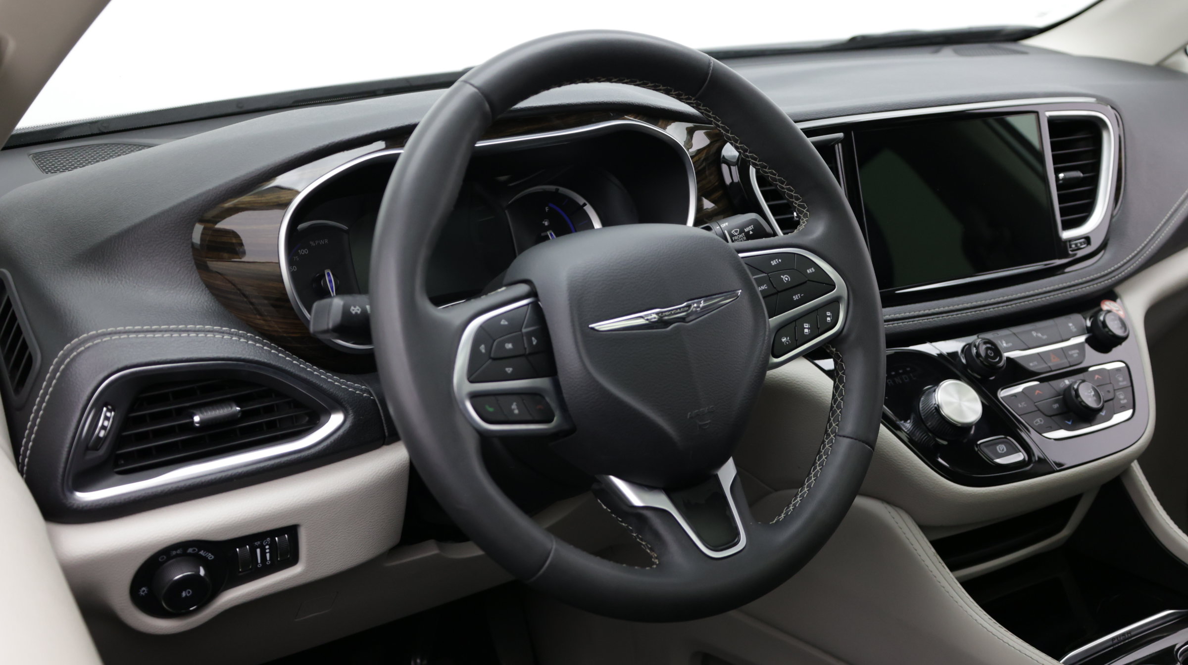 Used 2023 Chrysler Pacifica Limited FWD image 10