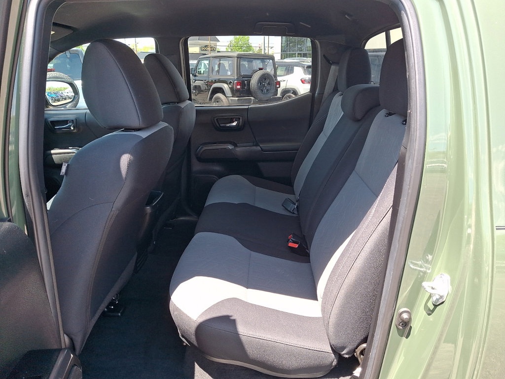 Used 2022 Toyota Tacoma TRD Off-Road AWD/4WD image 20