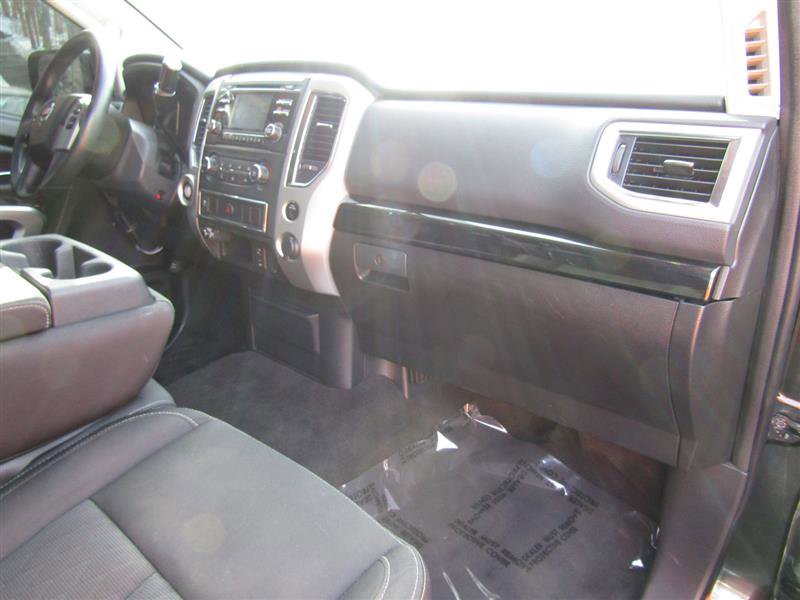 Used 2018 Nissan Titan SV image 30