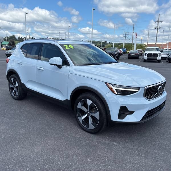 Used 2024 Volvo XC40 B5 Plus w/ Protection Package Premier AWD/4WD image 9