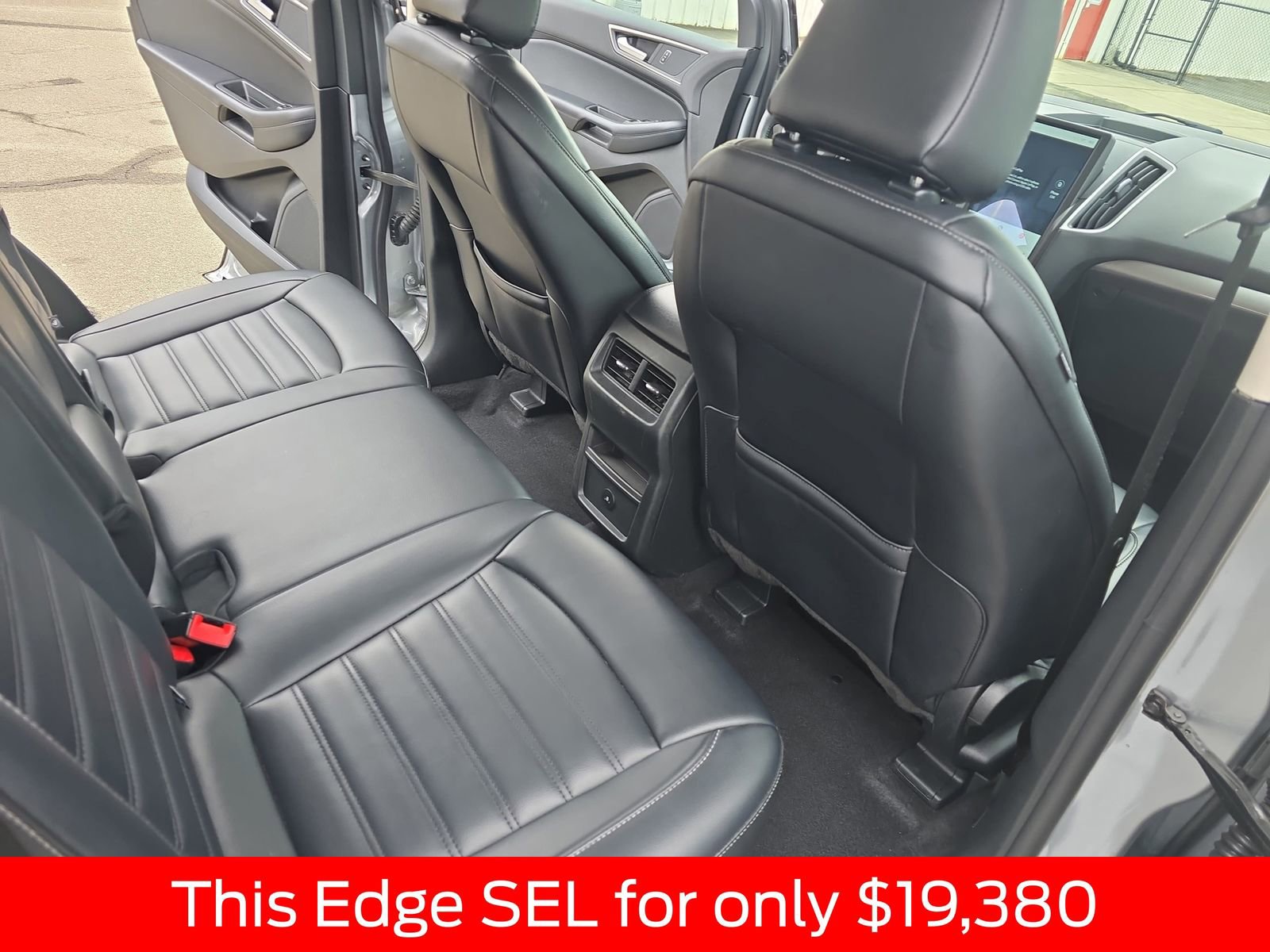 Used 2024 Ford Edge SEL image 17
