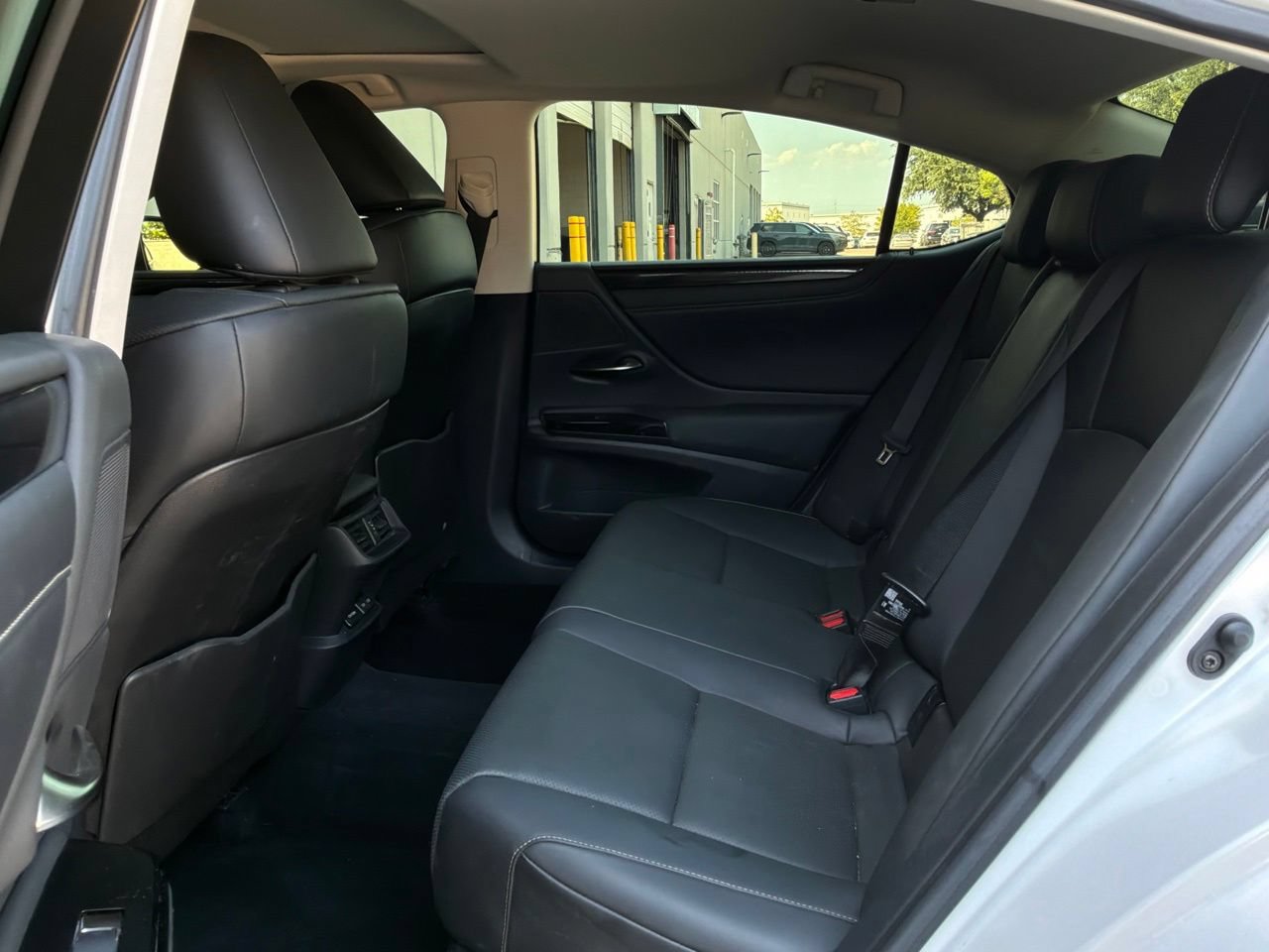 Used 2025 Lexus ES 350 w/ Accessory Package (Z1) FWD image 12