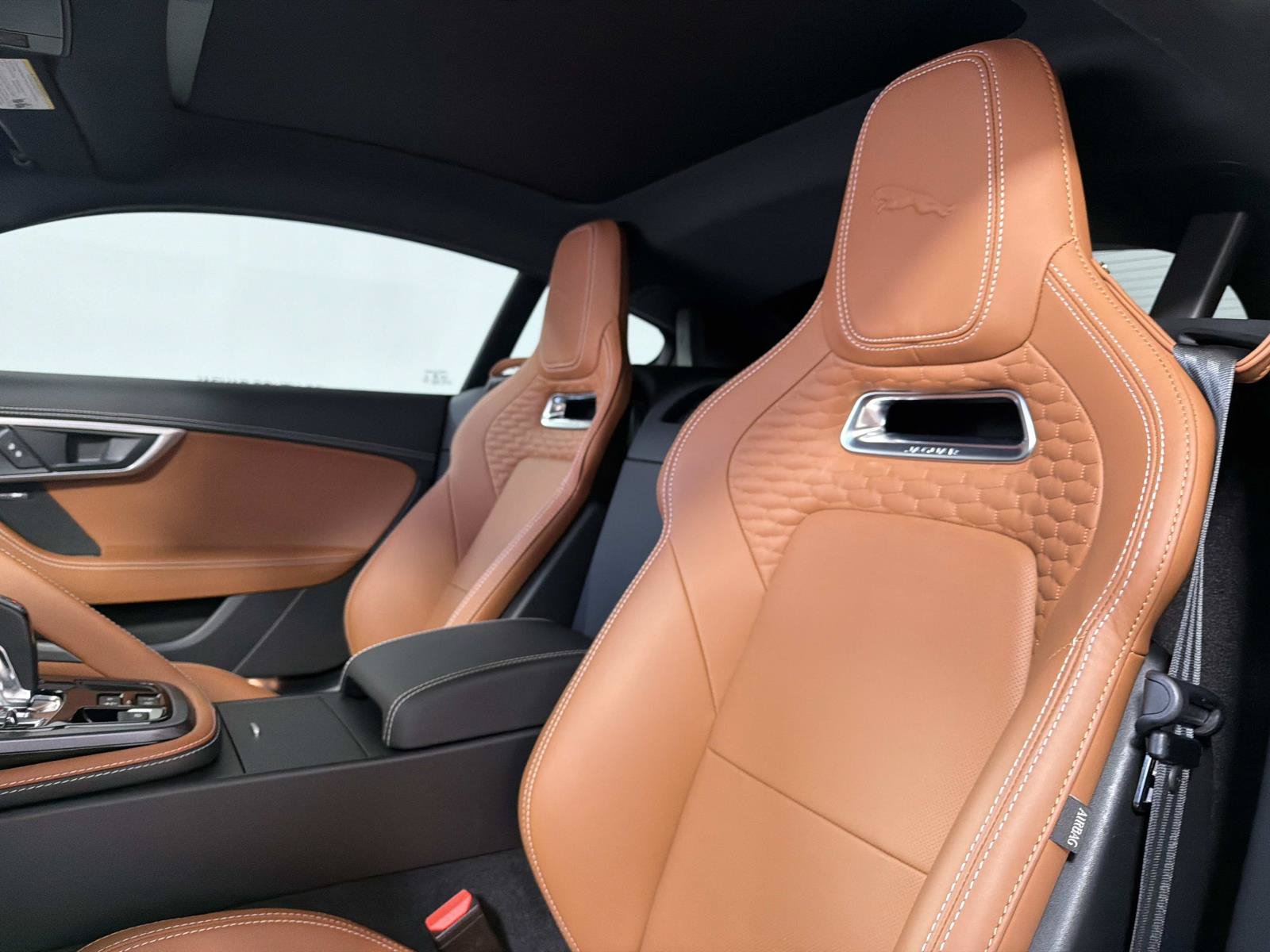 Certified 2023 Jaguar F-TYPE R-Dynamic AWD/4WD image 13