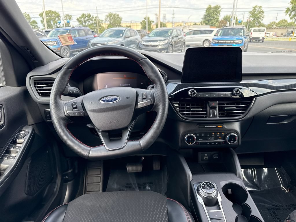Used 2025 Ford Escape ST-Line Select AWD/4WD image 5