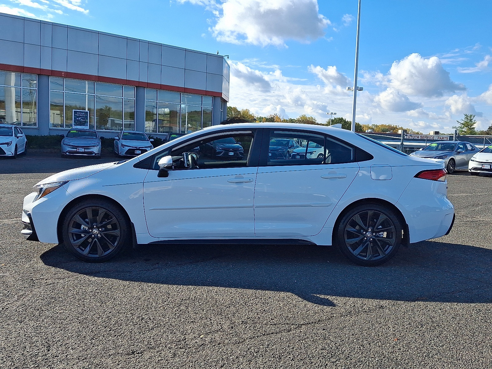 Certified 2025 Toyota Corolla SE w/ SE Premium Package image 4