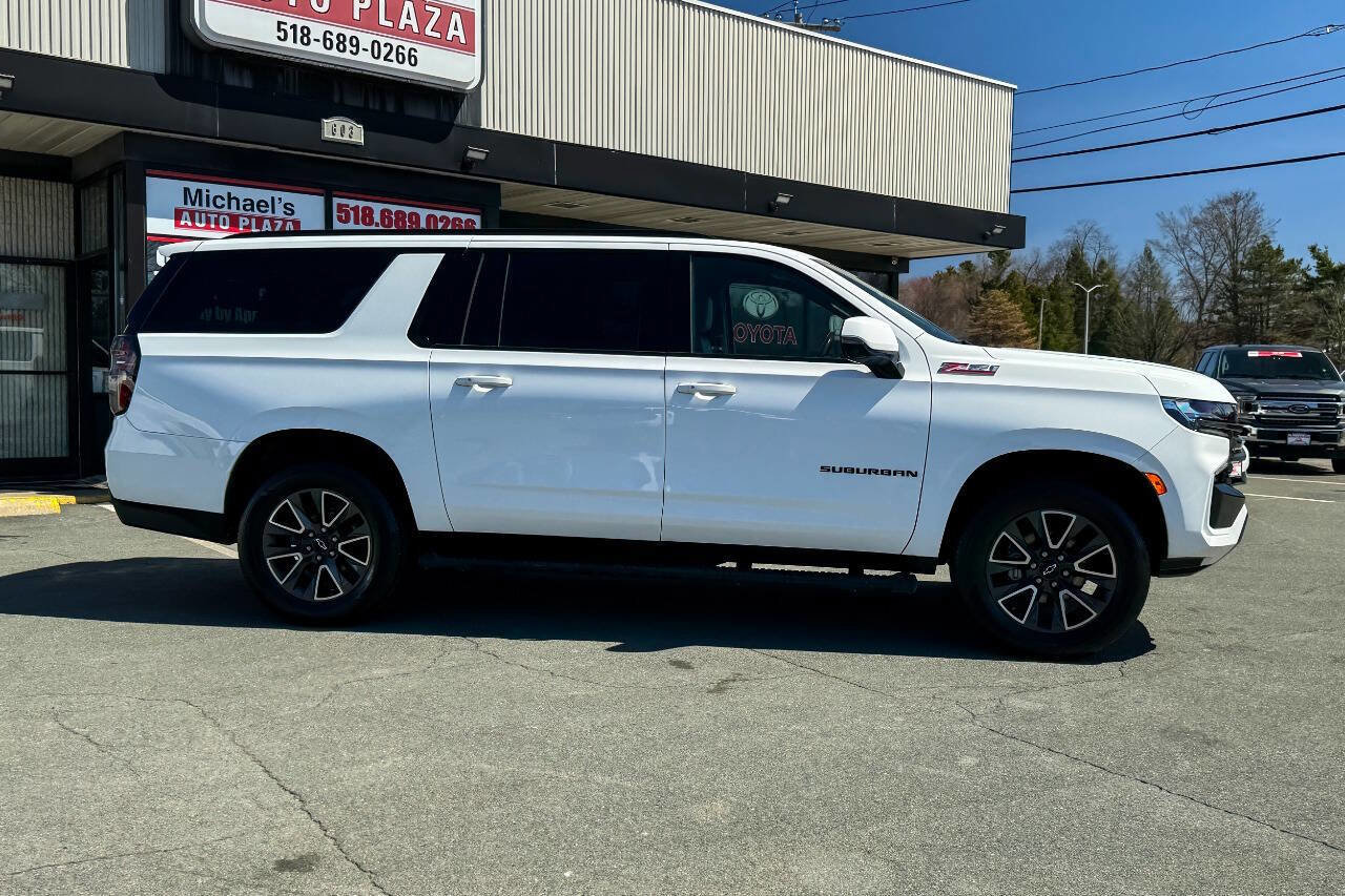 Used 2022 Chevrolet Suburban Z71 w/ Luxury Package AWD/4WD image 3