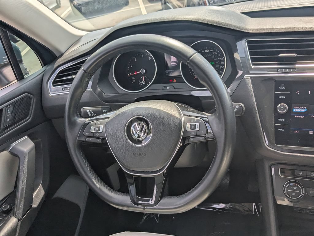 Used 2019 Volkswagen Tiguan SE w/ Panoramic Sunroof Package FWD image 3