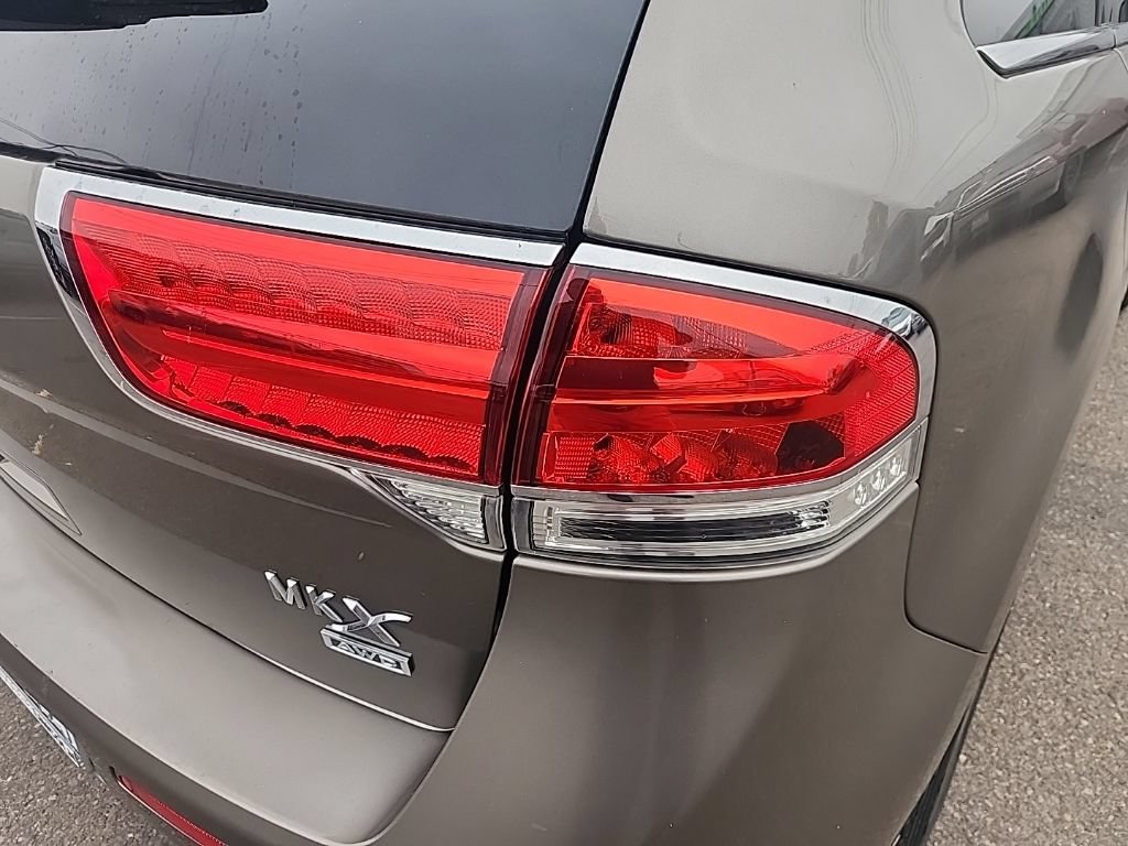 Used 2012 Lincoln MKX AWD image 13