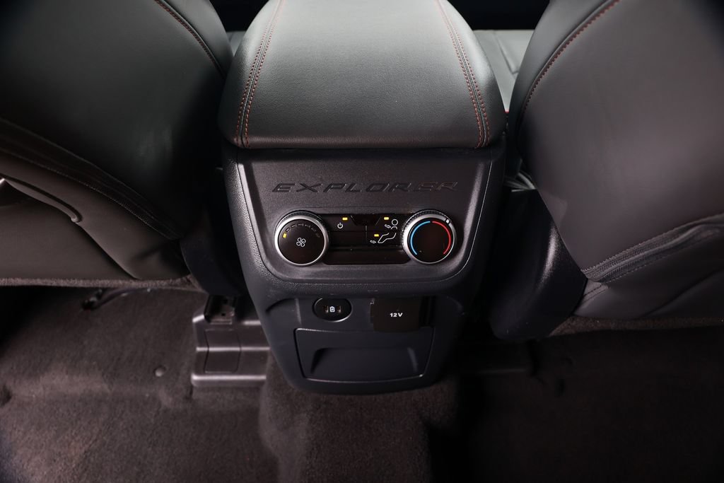 Used 2025 Ford Explorer Active w/ Active Comfort Package RWD image 31