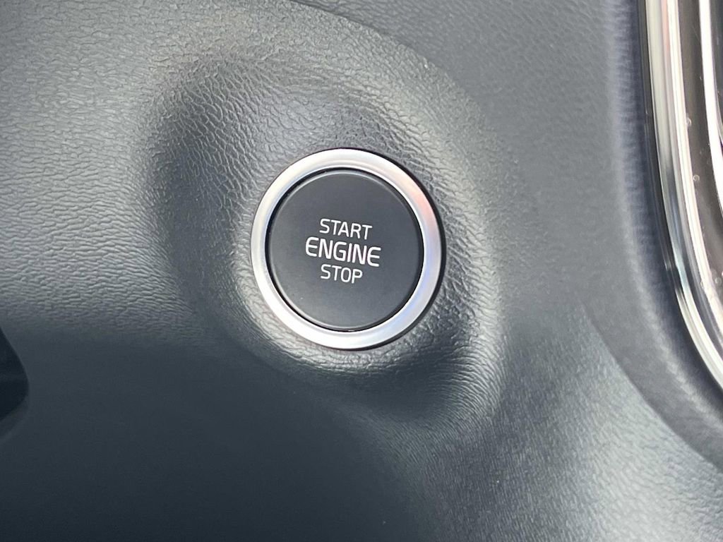 Used 2023 Volvo XC40 B5 Ultimate w/ Climate Package image 39