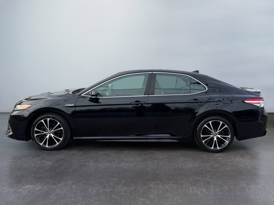Used 2020 Toyota Camry SE w/ Sunroof Package image 8