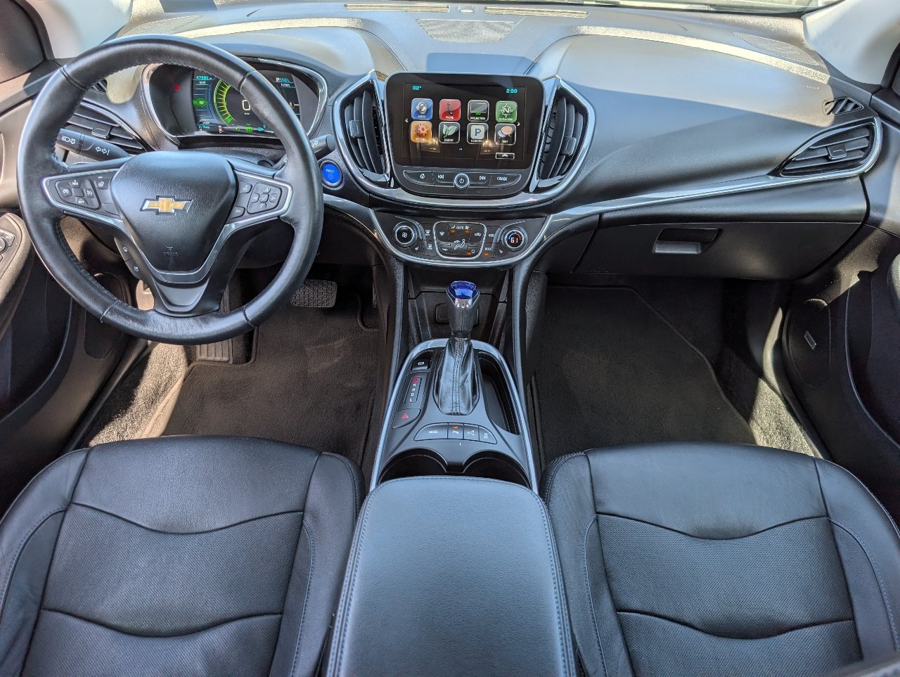 Used 2017 Chevrolet Volt Premier w/ Driver Confidence Package FWD image 4