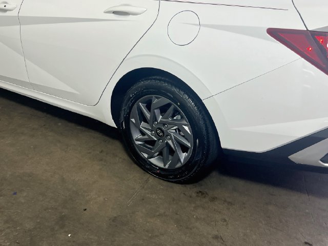 Used 2024 Hyundai Elantra SEL FWD image 22