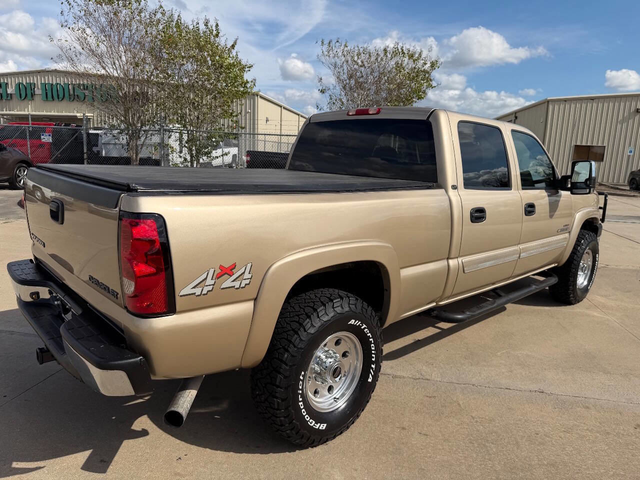 Used 2005 Chevrolet Silverado 2500 LT w/ Heavy-Duty Power Package image 14