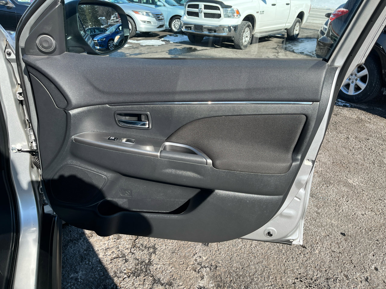 Used 2018 Mitsubishi Outlander Sport ES image 28