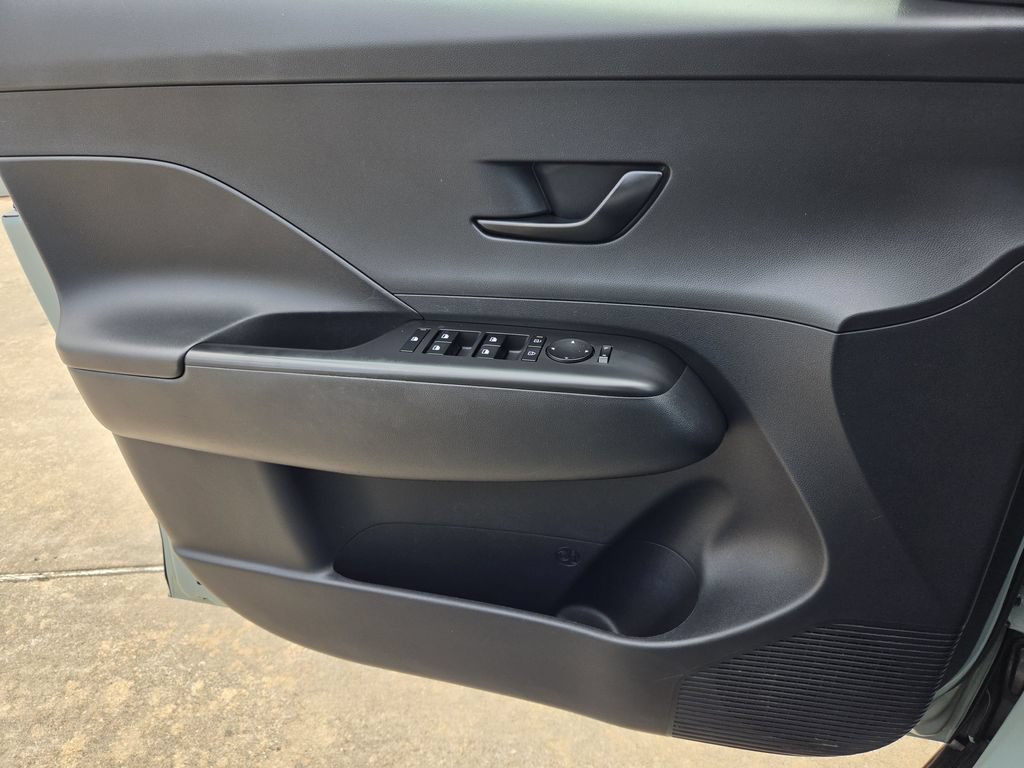Used 2025 Hyundai Kona SEL AWD/4WD image 25