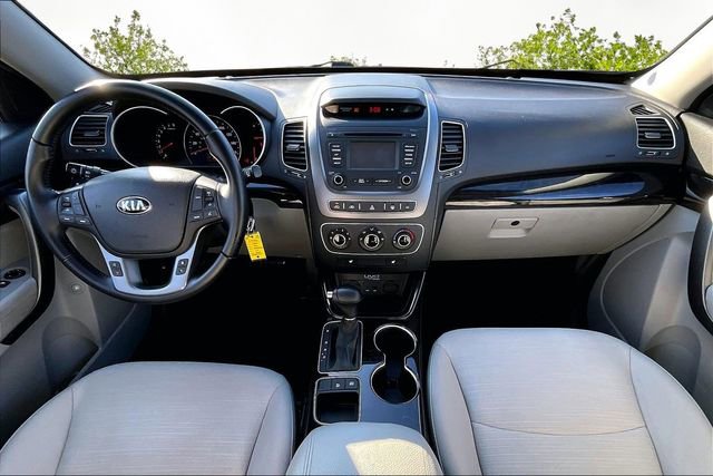 Used 2015 Kia Sorento LX image 14