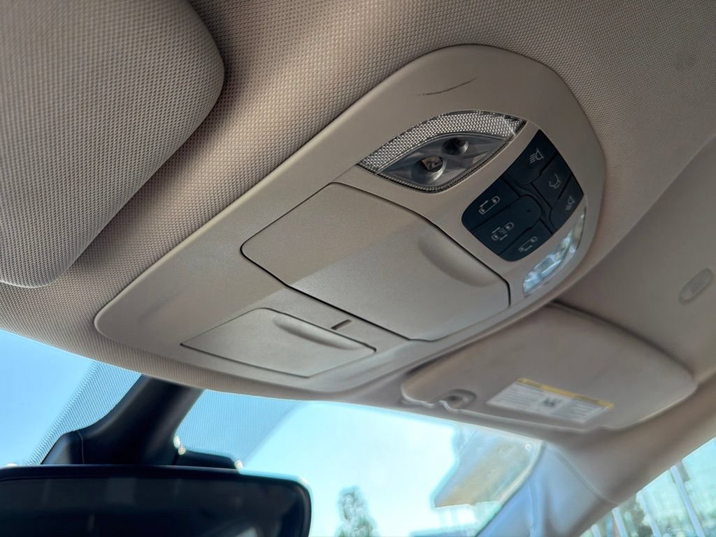 Used 2023 Chrysler Pacifica Touring-L FWD image 25