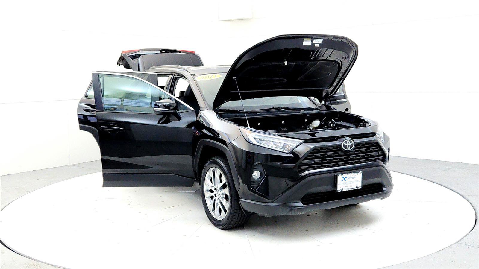 Used 2021 Toyota RAV4 XLE Premium AWD/4WD image 9