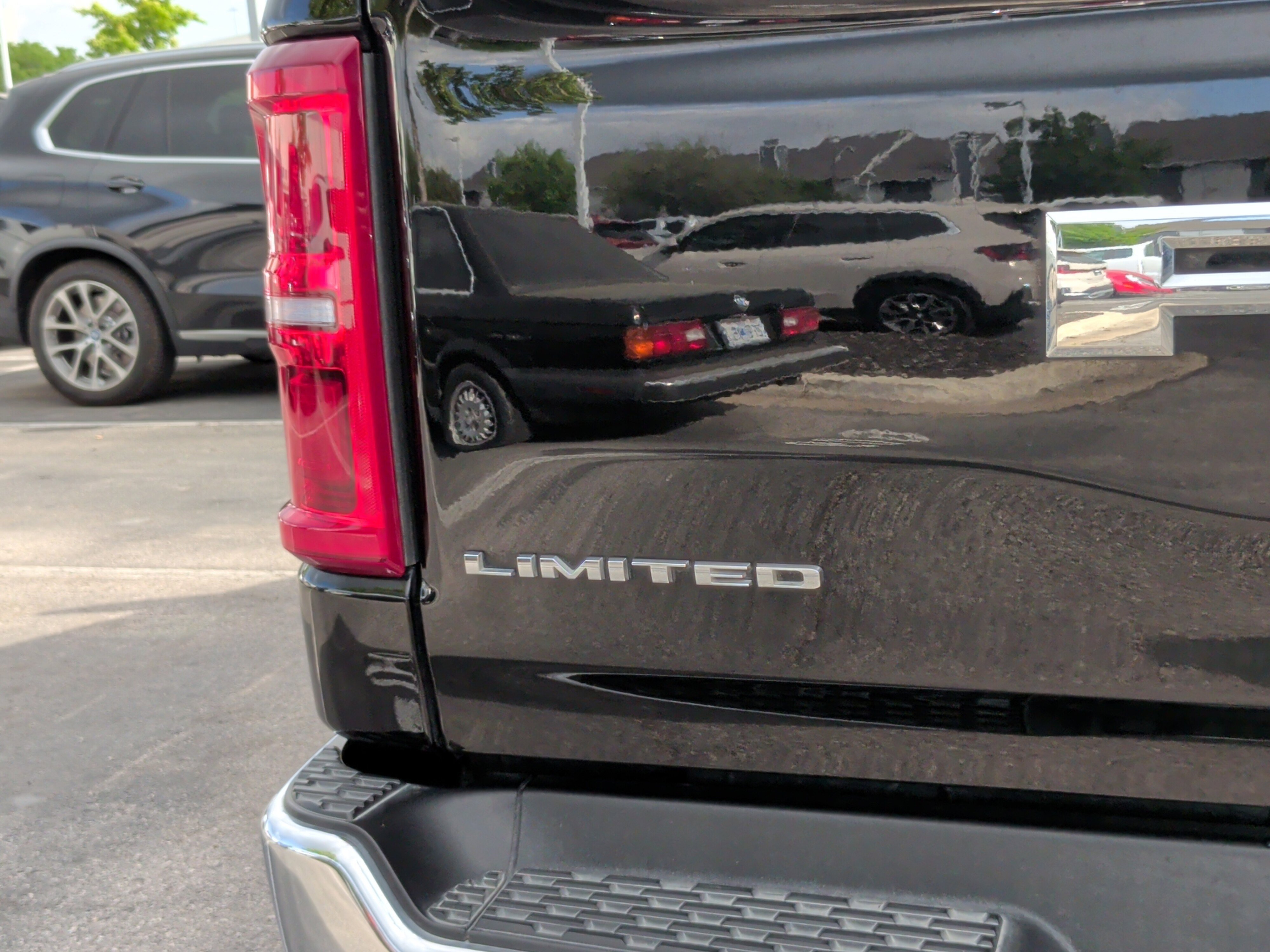 Used 2025 RAM 1500 Limited image 11