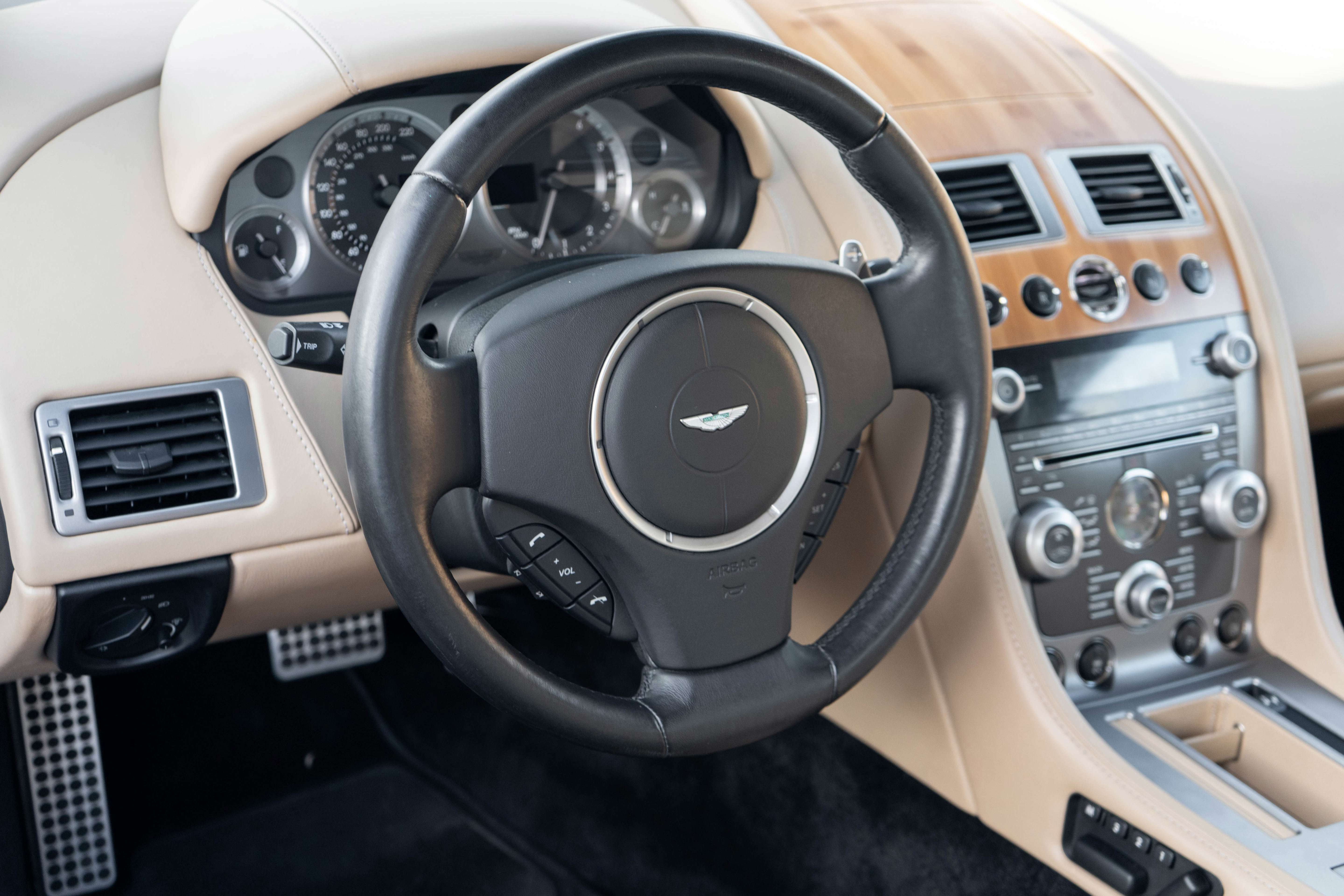 Used 2009 Aston Martin DB9 Volante image 10