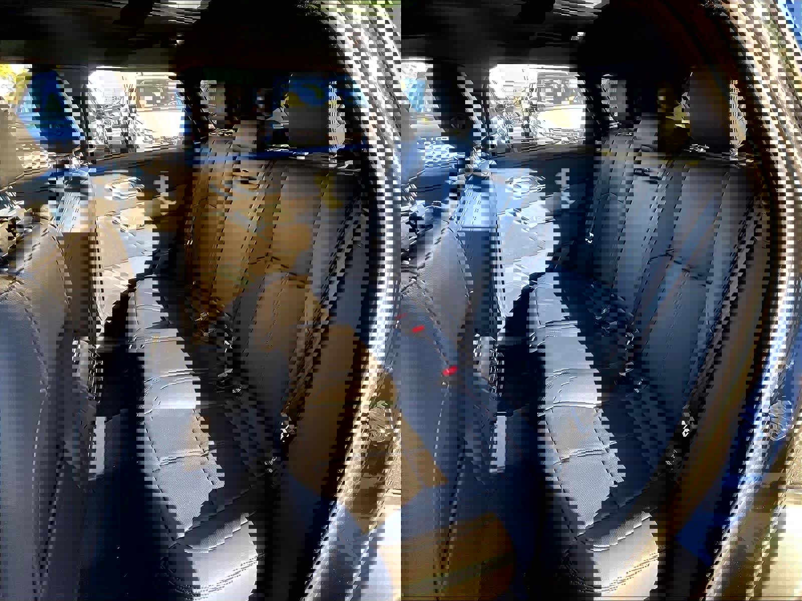 New 2025 Land Rover Range Rover Velar Dynamic SE AWD/4WD image 12