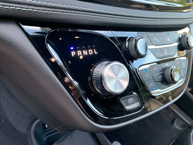 New 2027 Chrysler Pacifica Select FWD image 17