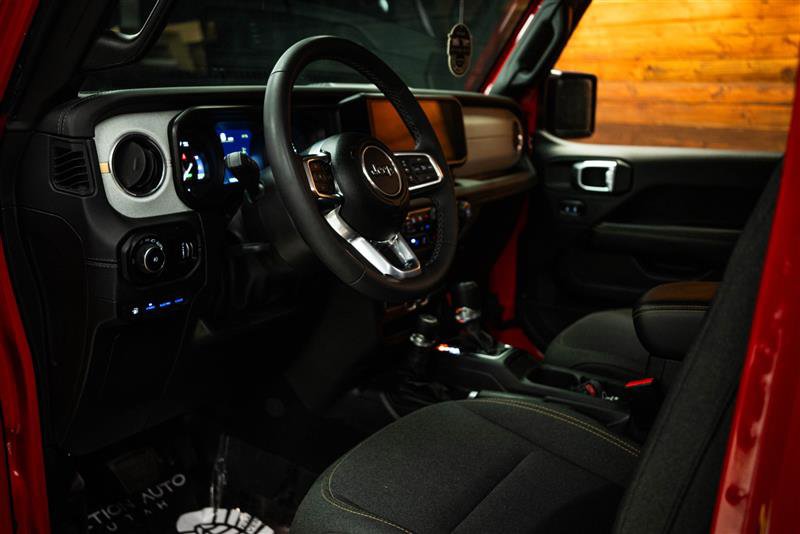 Used 2025 Jeep Wrangler Unlimited Sahara w/ Safety Group image 8