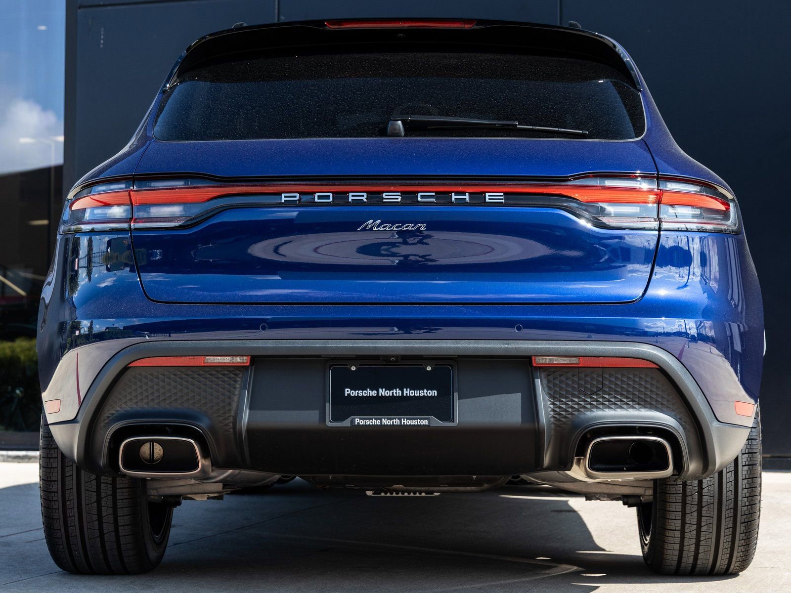 Certified 2025 Porsche Macan image 10