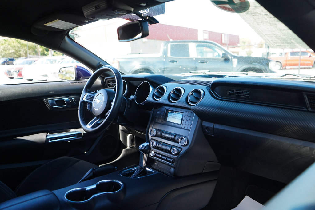 Used 2020 Ford Mustang Coupe RWD image 9