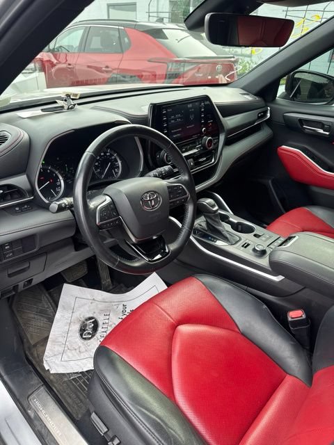 Certified 2021 Toyota Highlander XSE AWD/4WD image 2